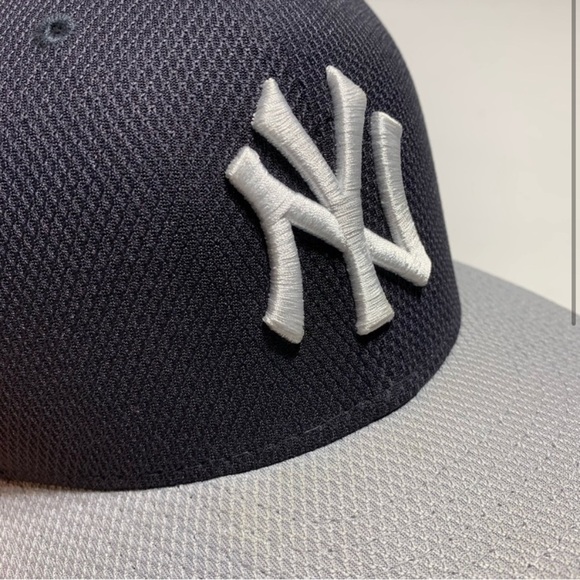 New Era New York Yankees mesh ball cap with white embroidery - Picture 2 of 6